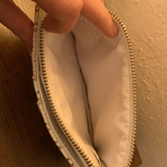 DISNEY WINNIE the POOH WHITE FAUX LEATHER PERFORATED CLUTCH WALLET - Picture 6 of 15